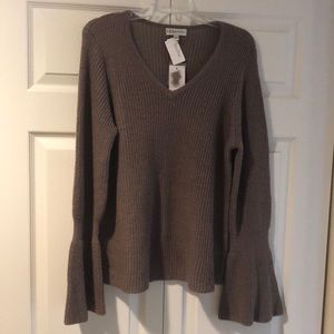 Neiman Marcus Women’s Long Bell Sleeve Sweater Sz L